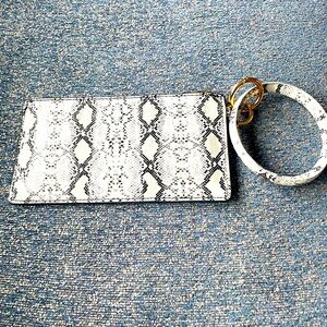 White and black print wristlet. NWOT